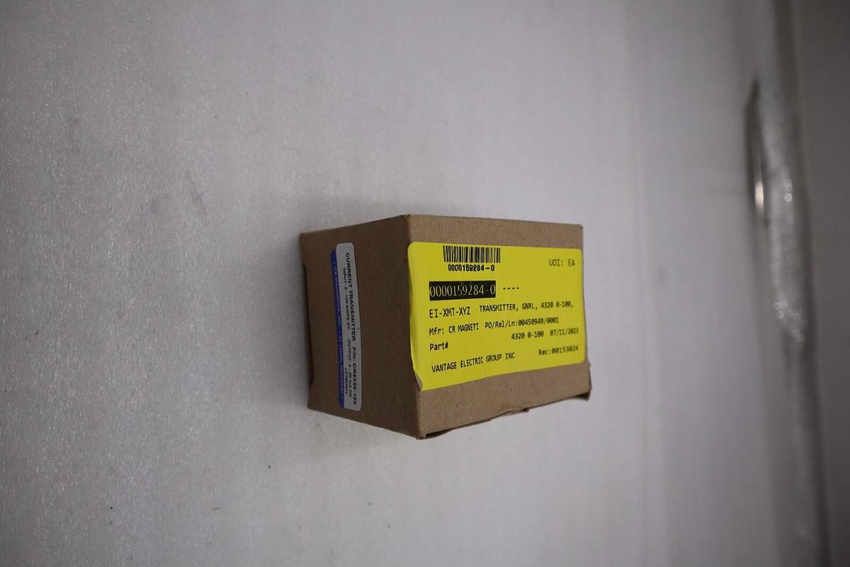 Used CR MAGNETICS CR4320-100 Current Transmitter NEW WITH BOX STOCK G651