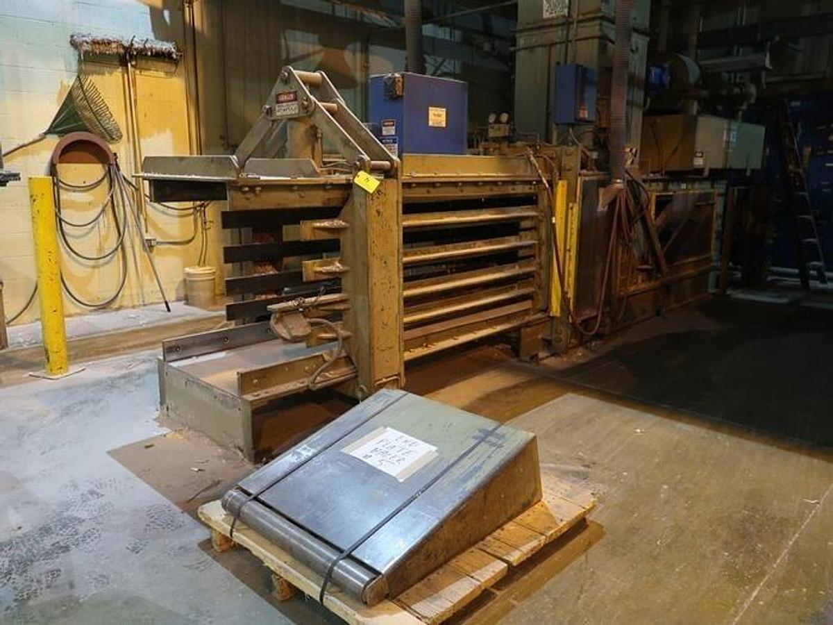 Used 30 HP AMERICAN HORIZONTAL AUTO TIE BALER MODEL 12847LS