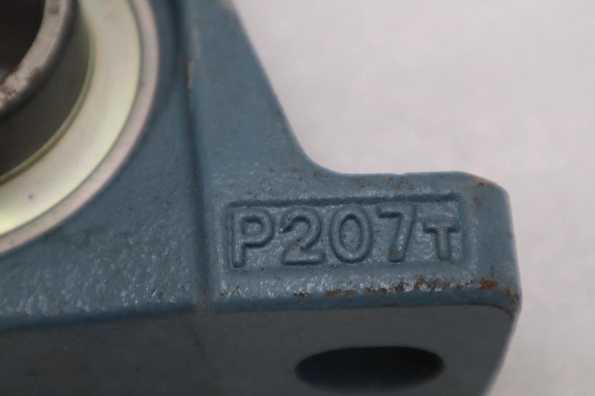 Used NEW OPEN BOX AMI PILLOW BLOCK BEARING P207T STOCK H937A