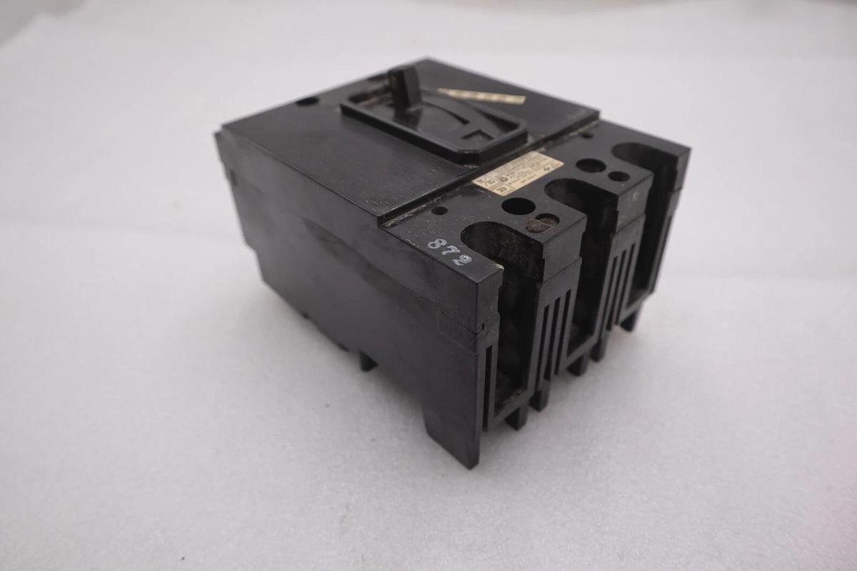 Used ITE SIEMENS EE3B040 EE3-B040 CIRCUIT BREAKER 40 AMP 3 POLE 240 Volt STOCK B-629
