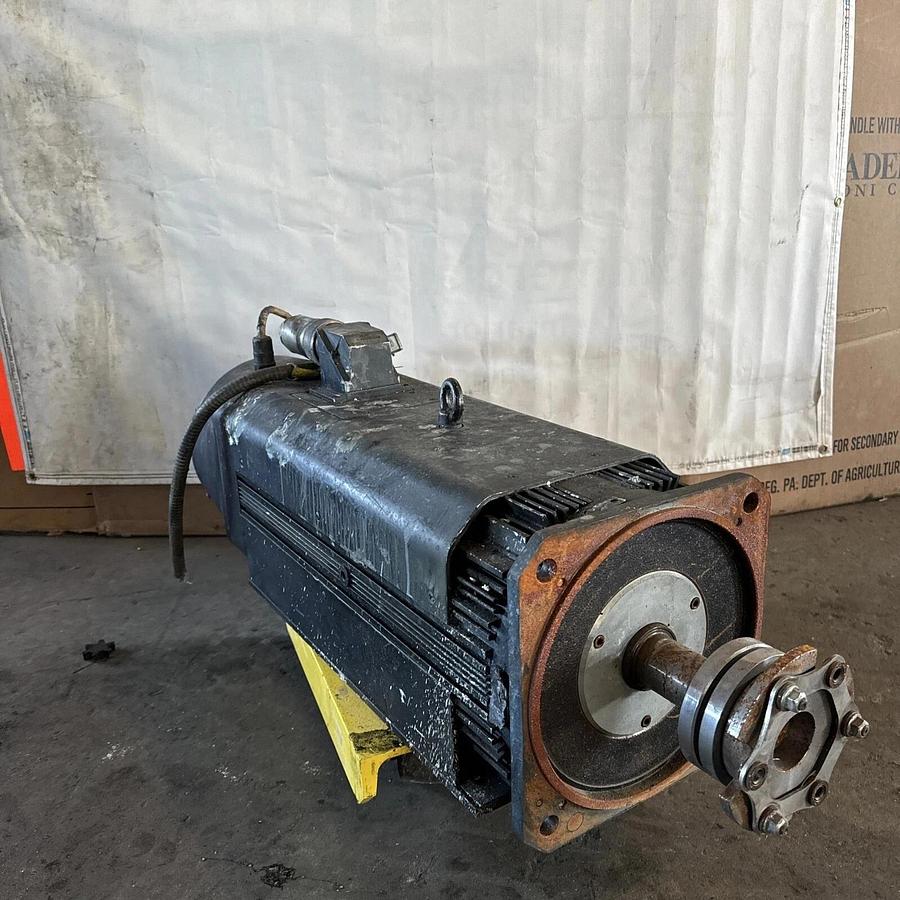 Used Rexroth R911309391 Servo Induction Motor MAD130D-0100-SA-S0-BQ1-35-N1 #HP107