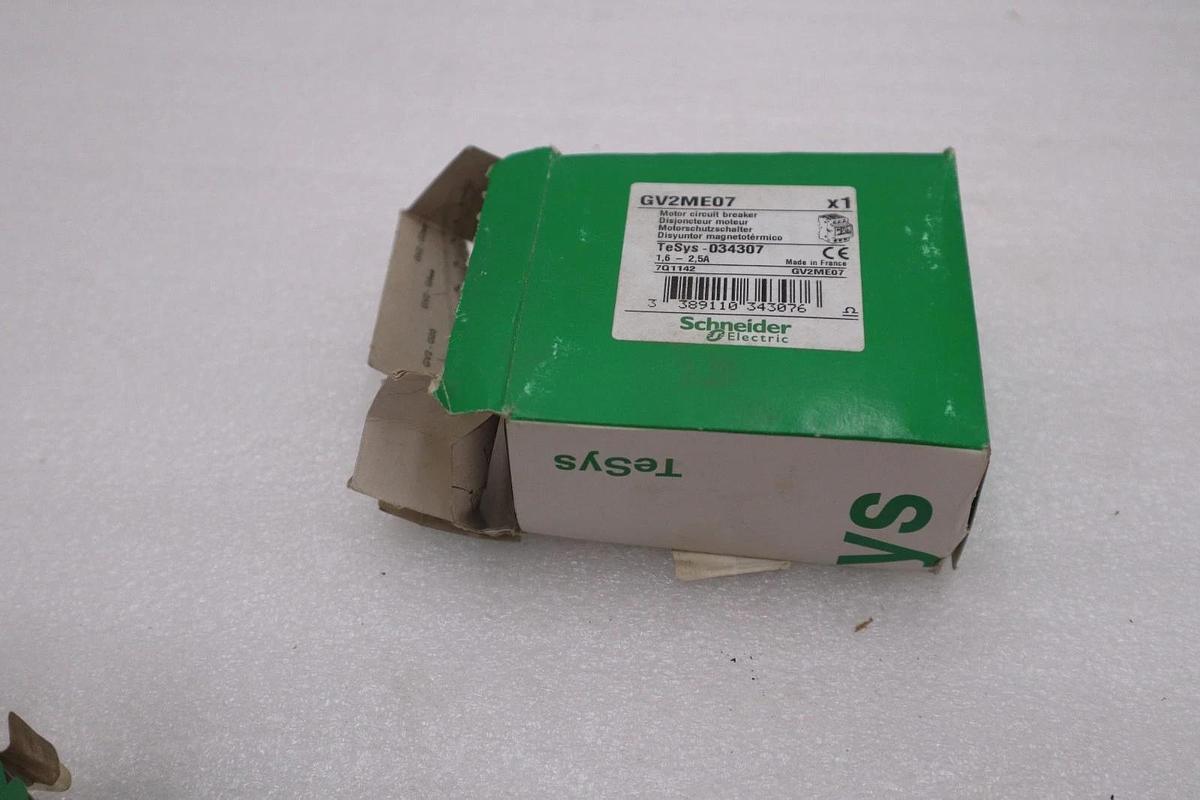 LOT OF 3 --- NEW OPEN BOX Schneider GV2ME07 circuit breaker STK K333A