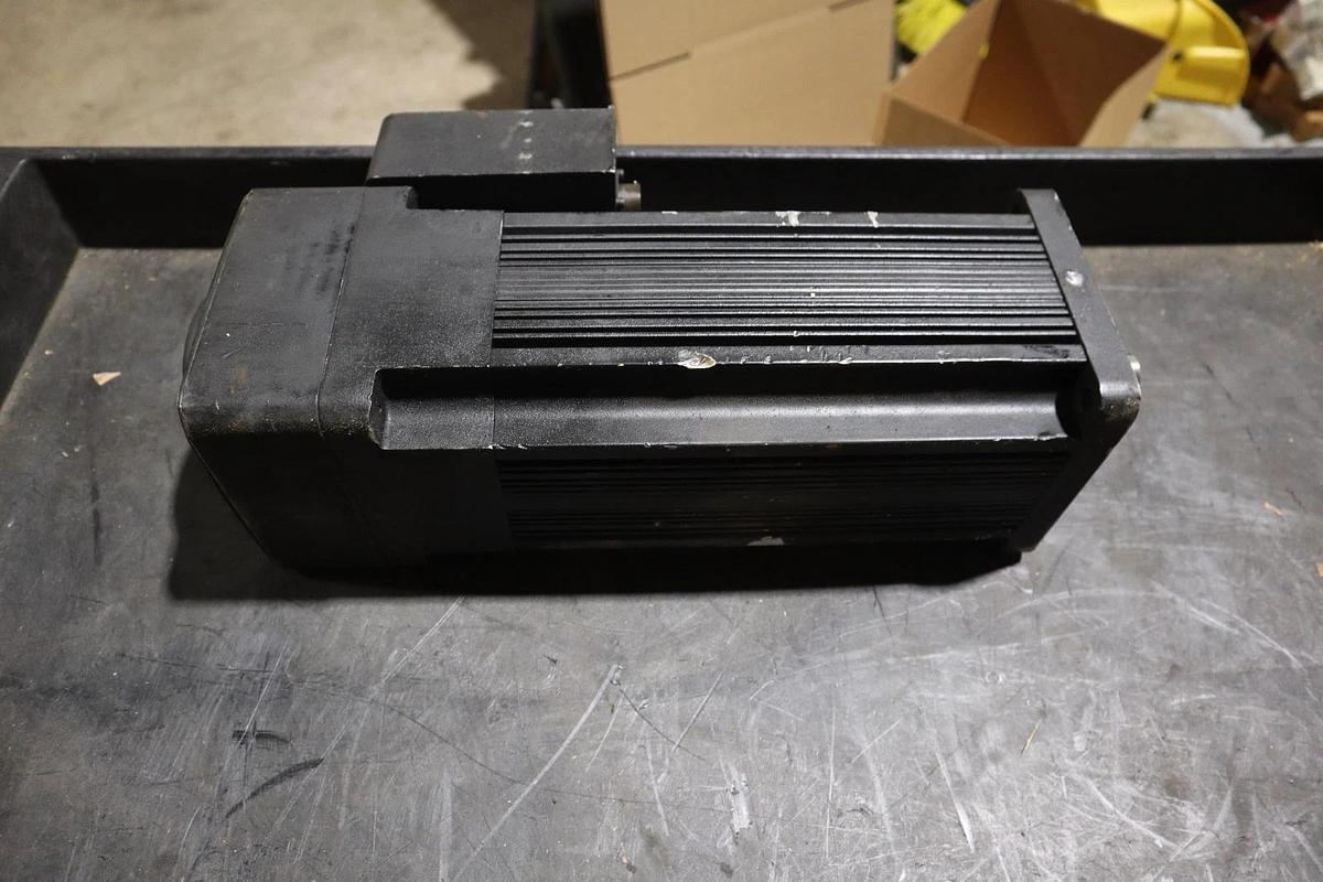 Used Kollmorgen B-604-A-51-B3 Brushless Goldline Servo Motor STOCK S696