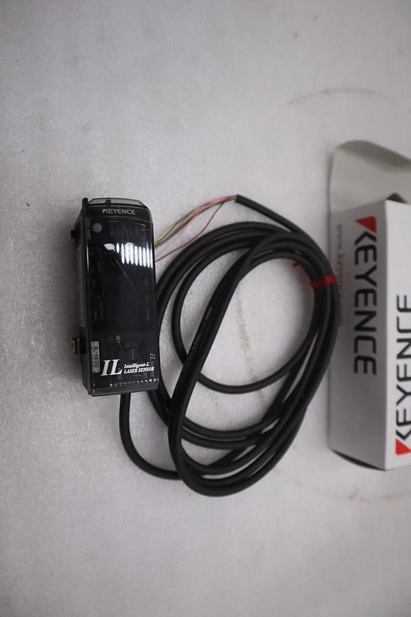Used KEYENCE IL-1050 LASER SENSOR 2000 MW 10-55 HZ - STOCK GF412A