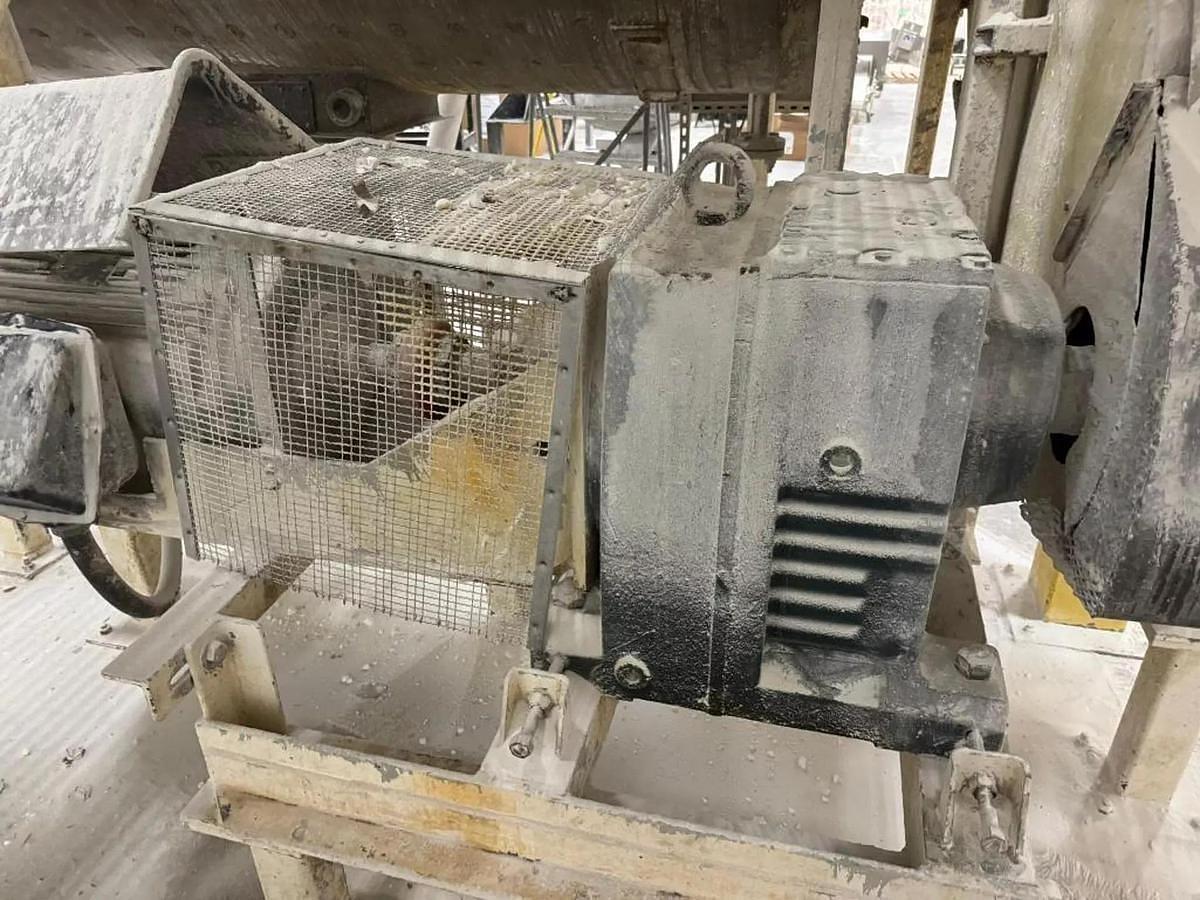 Used STAINLESS STEEL DOUBLE SPIRAL RIBBON BLENDER APROXIMATELY 222 CUBIC FEET