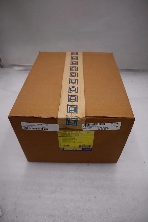 Used SCHNEIDER ELECTRIC 8736SBO10V02S REVERSING STARTER SIZE 0 NEW IN BOX STOCK CC174