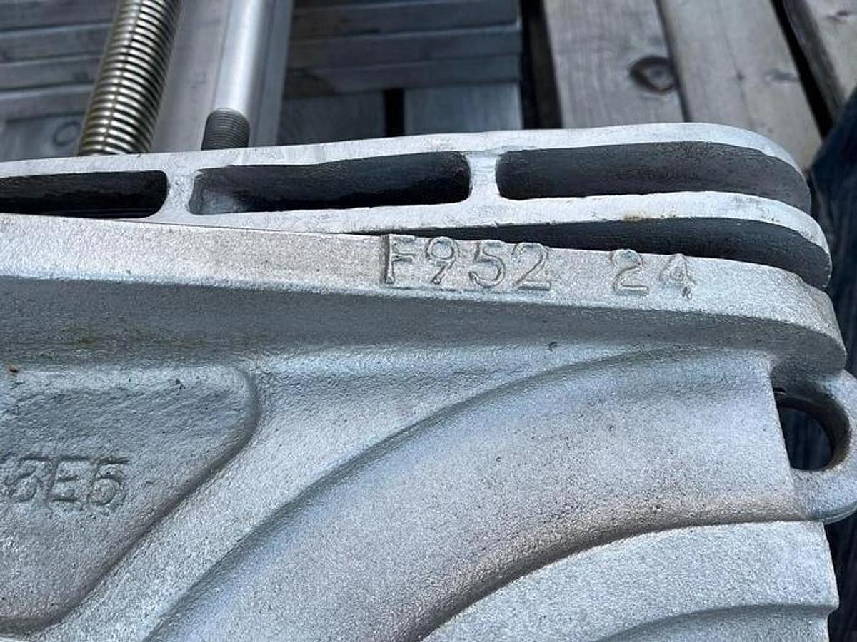 24" EMERSON CLARKSON MANUAL STAINLESS STEEL KNIFE GATE VALVE (NEW SPARE)