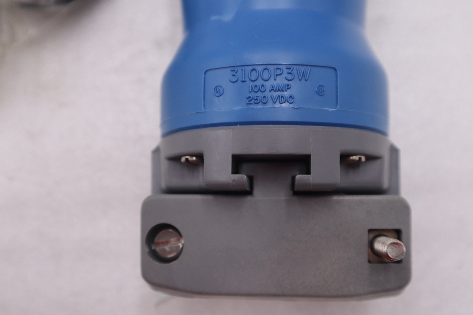 HUBBELL KELLEMS HBL3100P3W PIN AND SLEEVE DEVICE IEC PLUG - STOCK 1524A