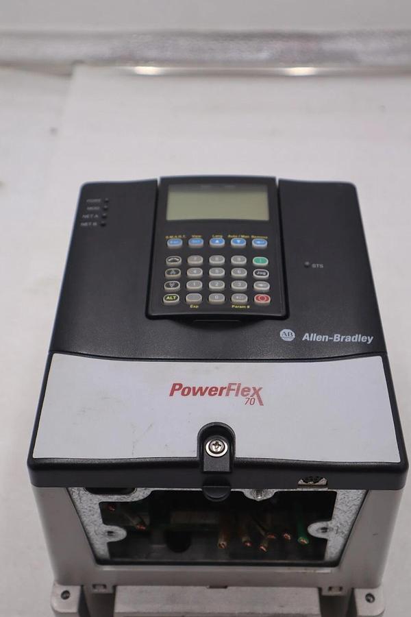 Used 20AD8P0A3AYNANC0 ALLEN BRADLEY POWERFLEX 70 5HP AC DRIVE 480 VOLT STOCK 3303