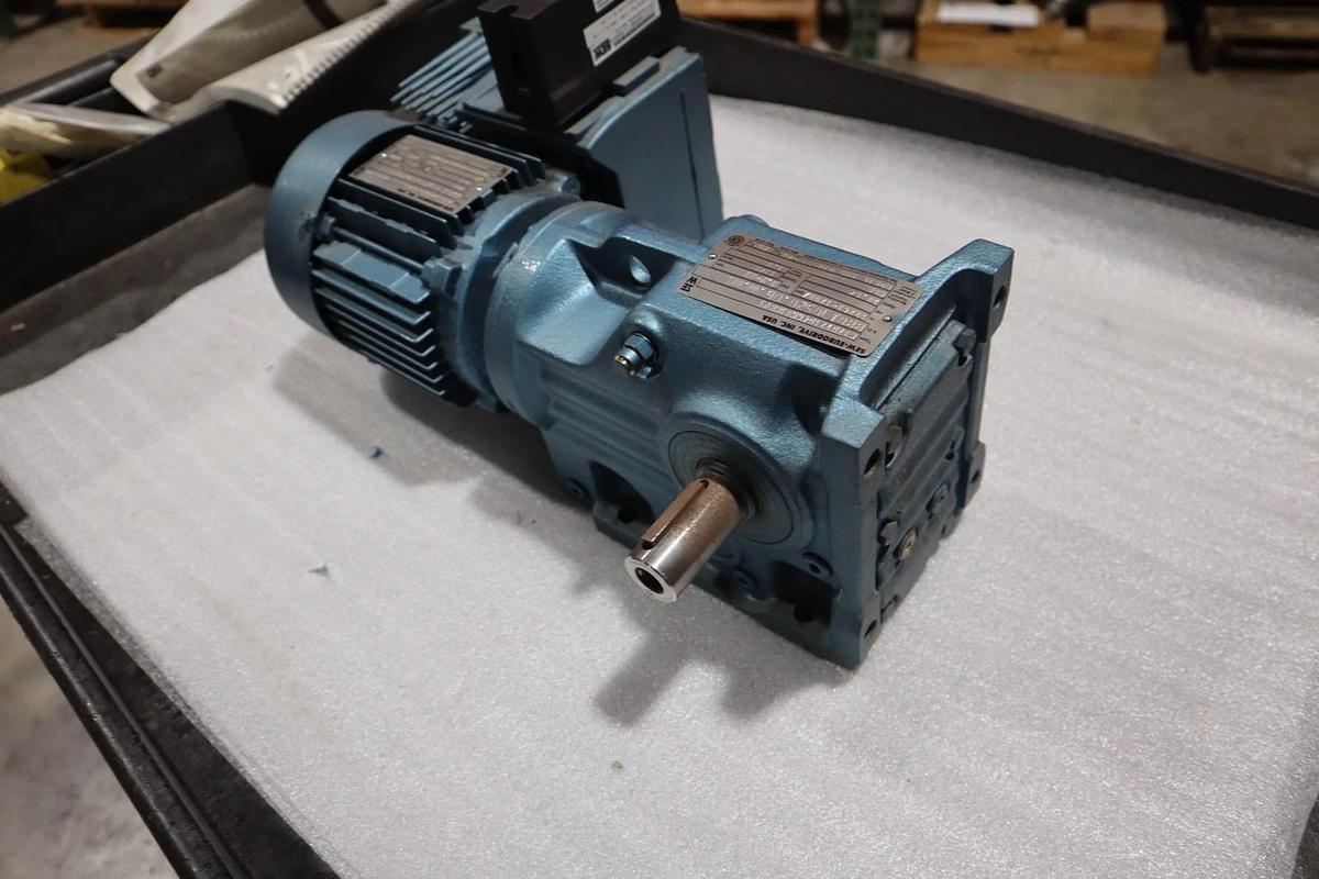 Used NEW SEW EURODRIVE DFT71D4 .5 HP GEARMOTOR STOCK HP147
