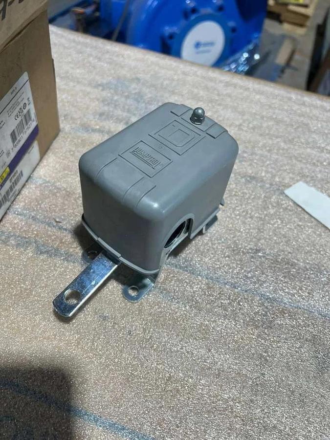 Square D 9036DG2R Float Pressure Switch NEW OPEN BOX STK L704CC