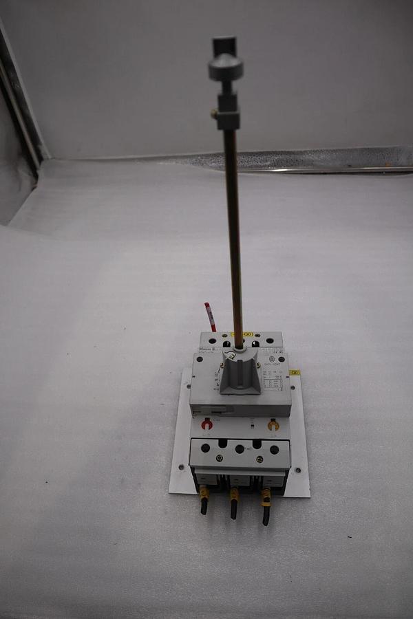 Used Moeller NZM7-40N 40 Amp 480V 50/60HZ Circuit Breaker  STOCK 5332