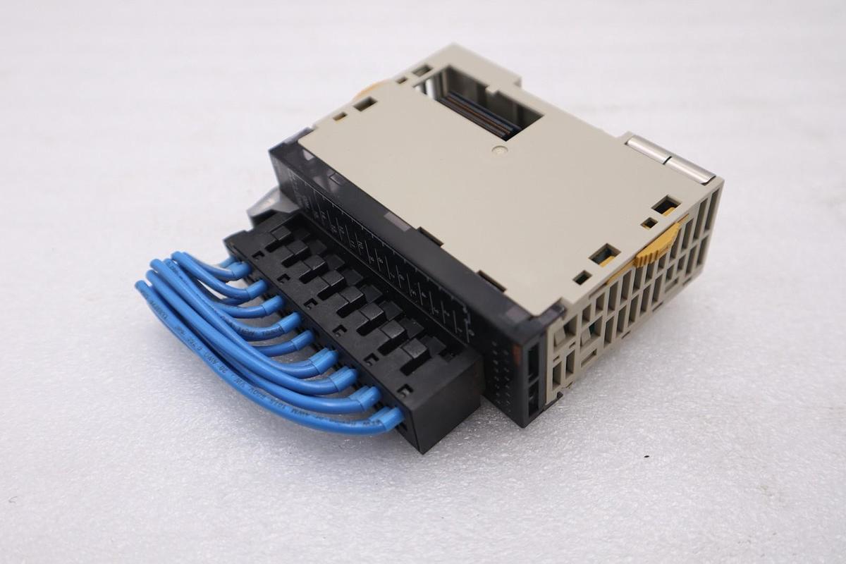 Used OMRON CJ1W-ID211 (SL) / CJ1WID211(SL) (USED) STOCK 5888A