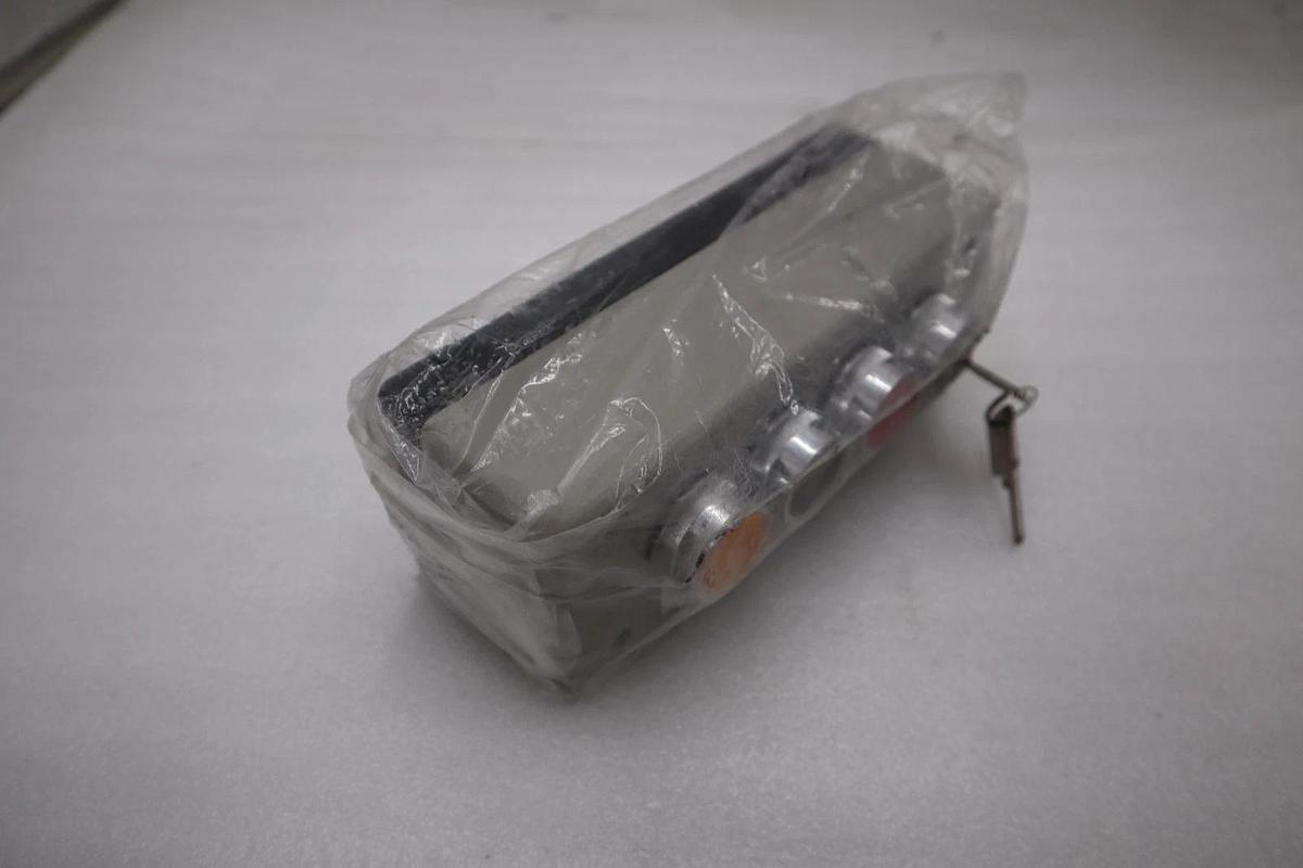 Used NEW 3 BXLT 3 Button Station Keyed OHD Open Close Stop STK H867A