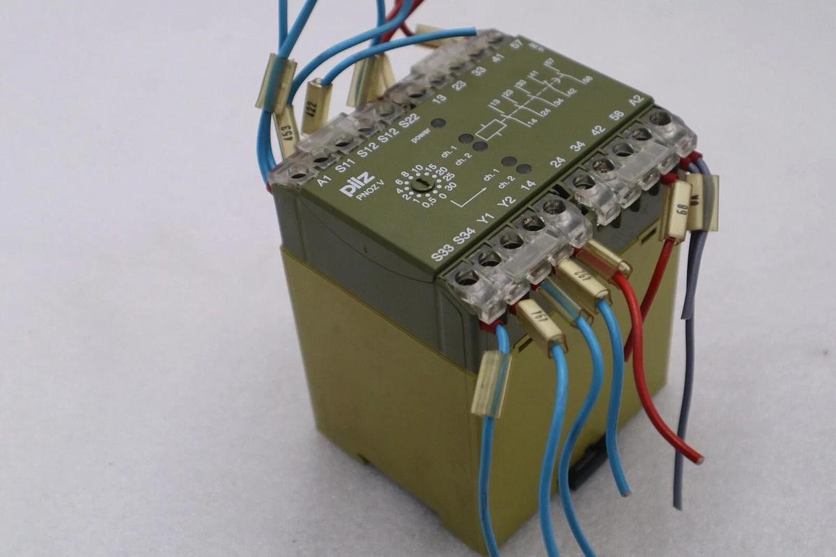 Used PILZ SAFETY RELAY 474790 PNOZ V 30S 24 V DC  PNOZV30S24VDC STOCK K-3831