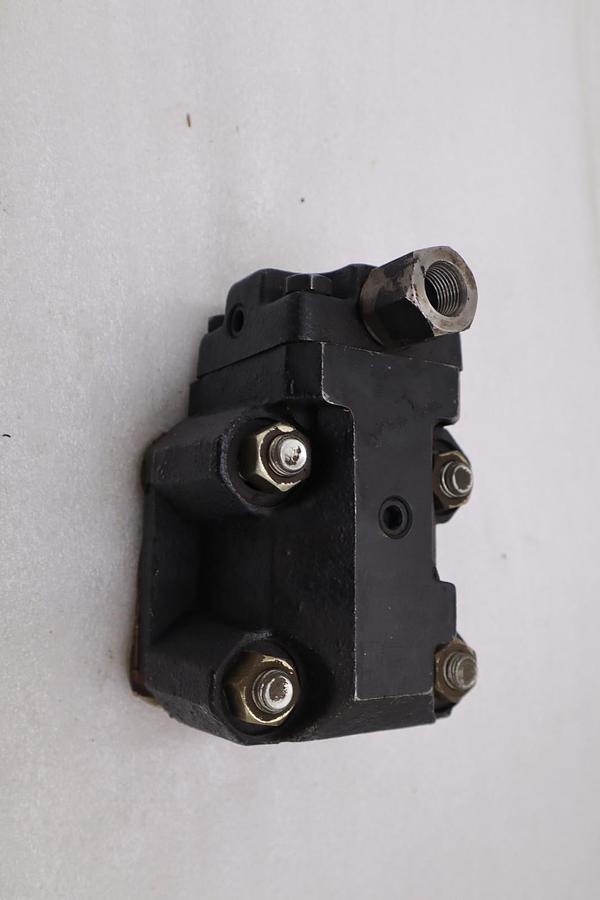 Used PARKER R6MA 12 MK HYDRAULIC DIRECTIONAL CONTROL VALVE STOCK #2173A