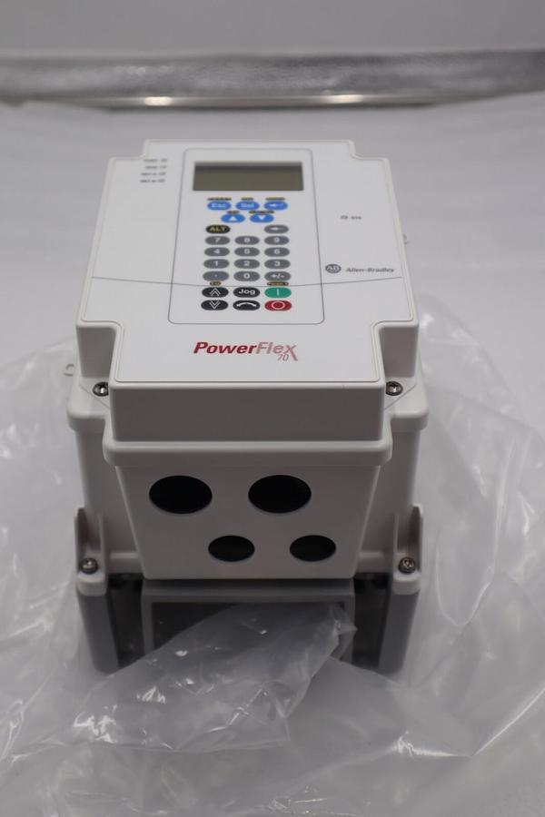 ALLEN-BRADLEY 20AD2P1C3AYNANC0 POWERFLEX 70 1 HP AC DRIVE SERIES B STOCK #2800