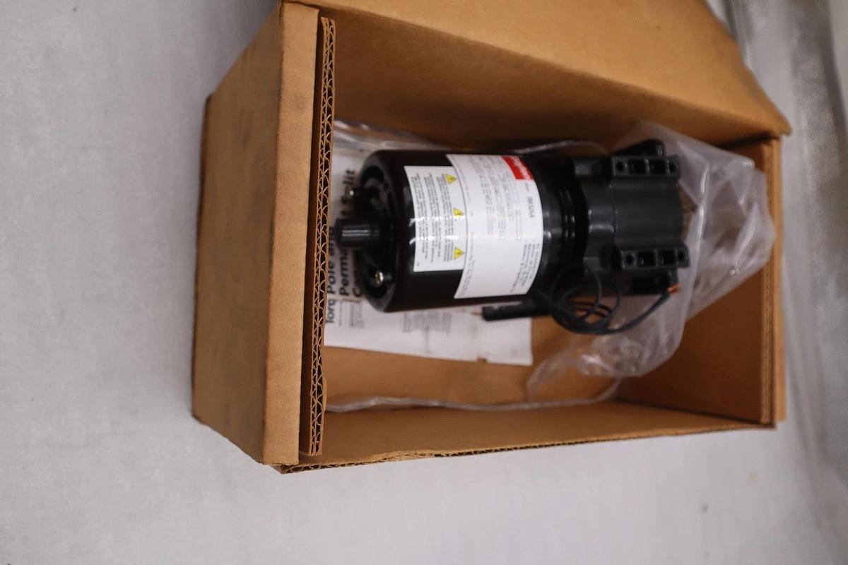 NEW DAYTON 3M326A MOTOR 115V 60HZ 1/40 HP STOCK GF-1355