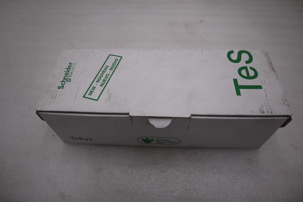 NEW SCHNEIDER ELECTRIC DFCC2V FUSE HOLDER CLASS CC 10x38 **BOX OF SIX** #GF-762A