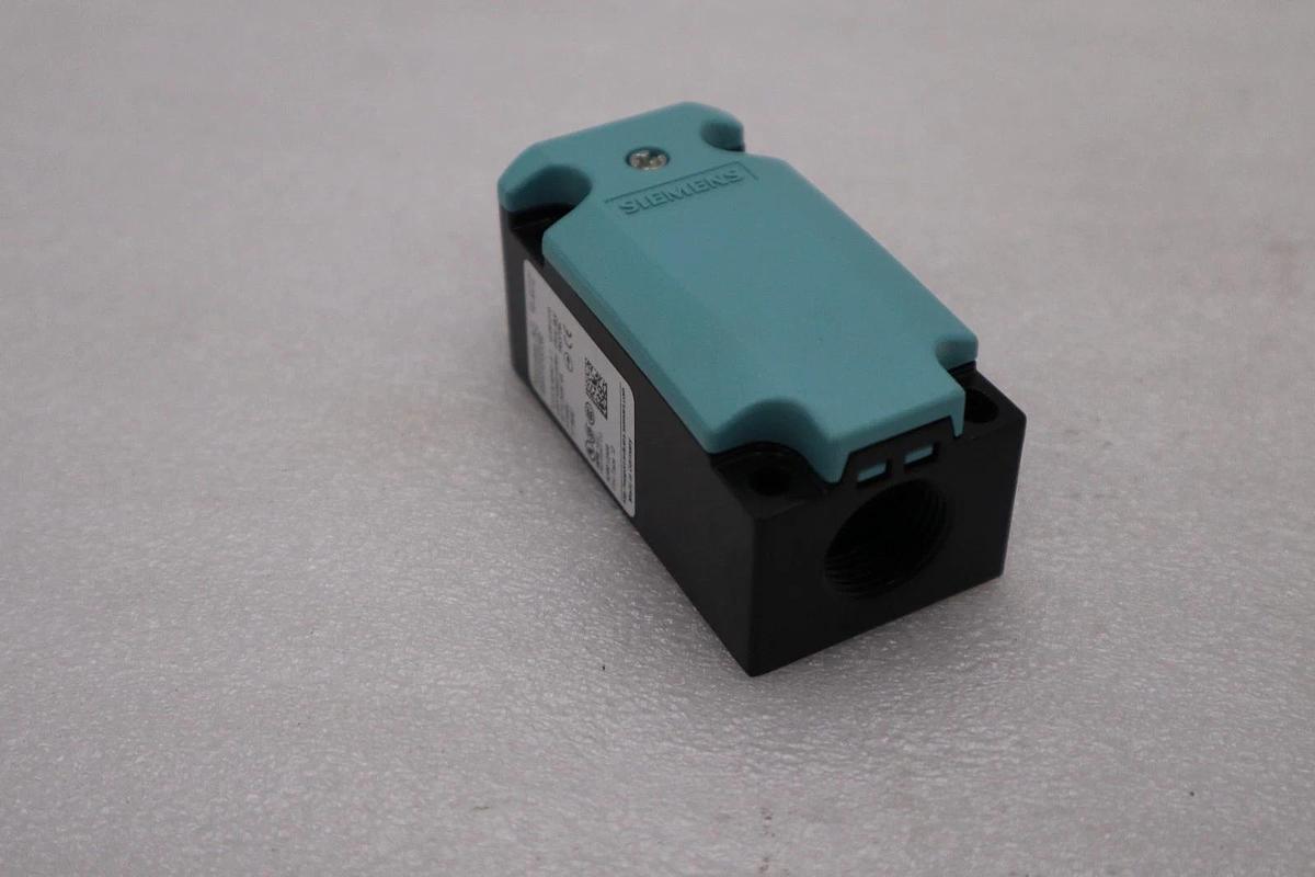 SIEMENS 3SE5112-0CC02 / 3SE51120CC02 NEW NO BOX STOCK H1157A