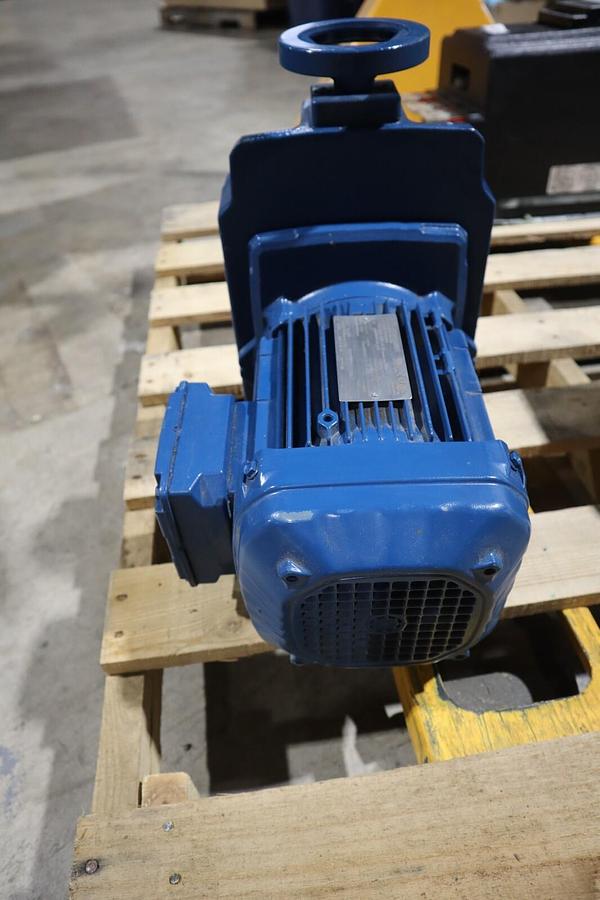 Used SEW EURODRIVE SA67 D26 DRN90S4/ SA67D26DRN90S4 GEARMOTOR-SURPLUS NEVER USED HS25
