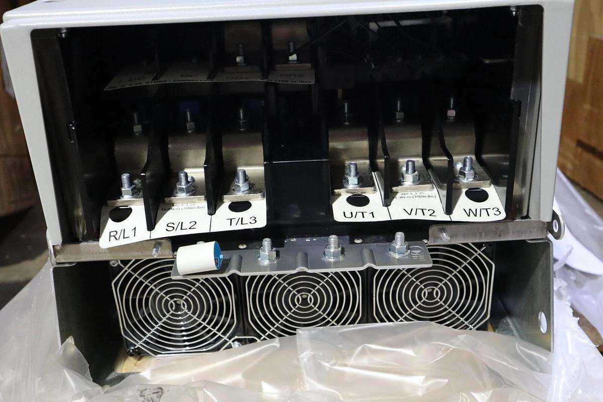 Used NEW Allen Bradley PowerFlex 753 VFD 20F1ANC456JA0NNNNN 350 HP FRN: 14.004 S-212