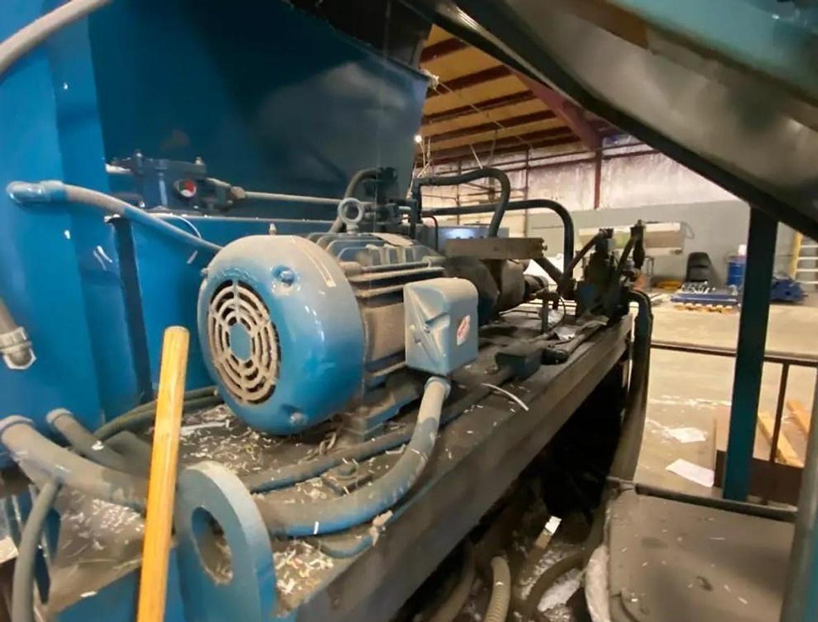 Used NEXGEN GEMINI-XTREME CLOSED DOOR HORIZONTAL BALER W/ CONVEYOR MANUFACTURED 2012