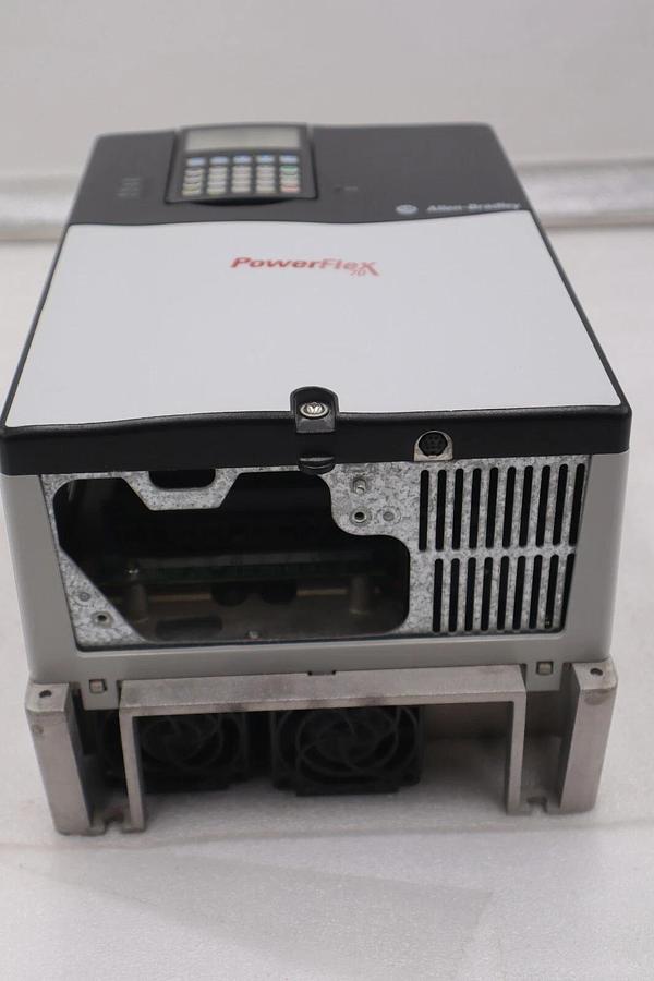 NEW SURPLUS Allen Bradley 20AD022A0AYNANC0 /A PowerFlex 70 AC Drive 480VAC #4009