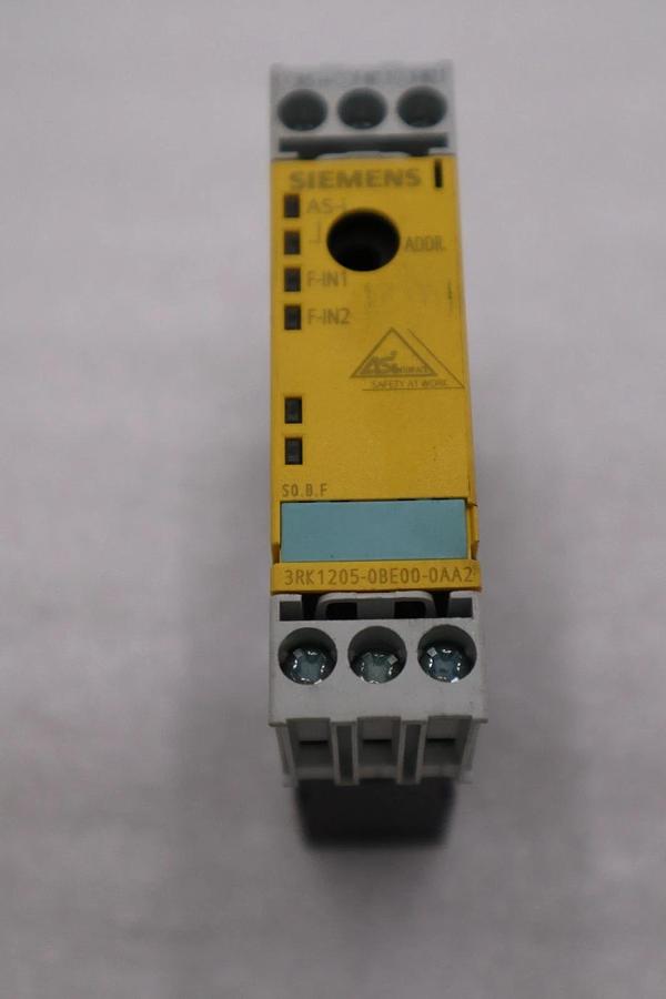 Used Siemens 3RK1205-0BE00-0AA2 Safety Relay STOCK H1494A