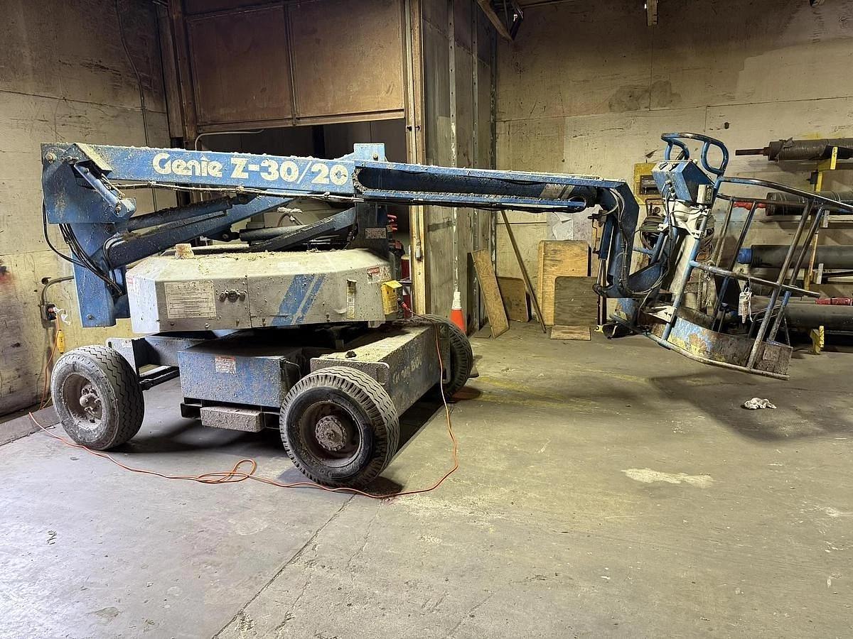 Used GENIE BOOM LIFT MODEL Z-30/20 LIFT CAPACITY 500 LBS 1,900 HOURS GOOD WORKING