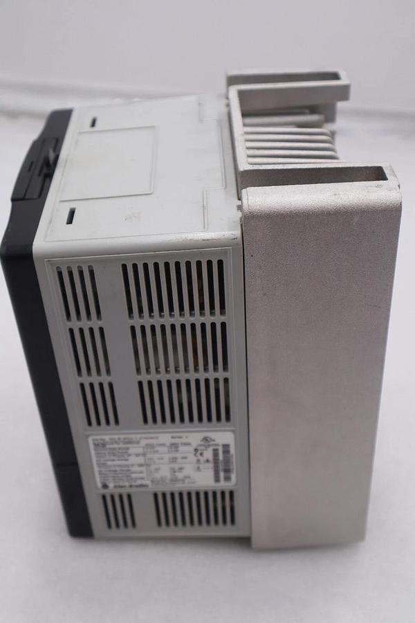 Used 20AD8P0A3AYNANC0 ALLEN BRADLEY POWERFLEX 70 5HP AC DRIVE 480 VOLT STOCK 3285