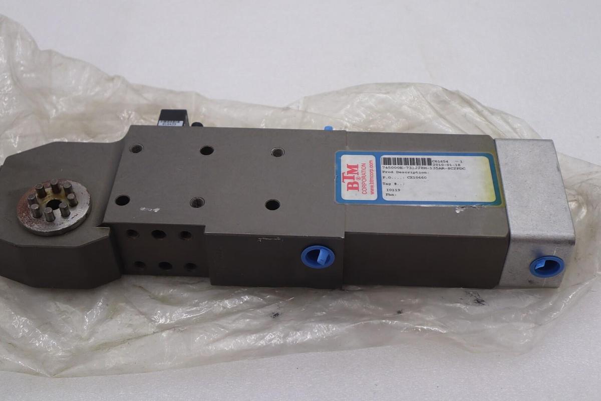 Used BTM CORP 74500E-733228H-135AR-SC2P DC PNEUMATIC POWER CLAMP #827A