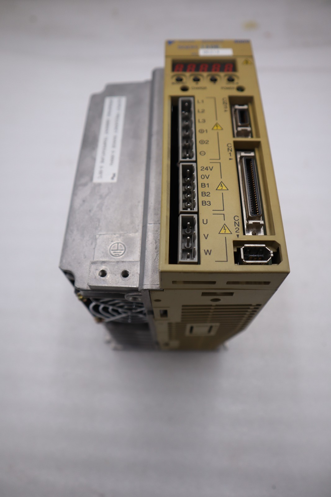 Used YASKAWA ELECTRIC SGDH-15DE 380-480V 4.8A NSNP STOCK H1136