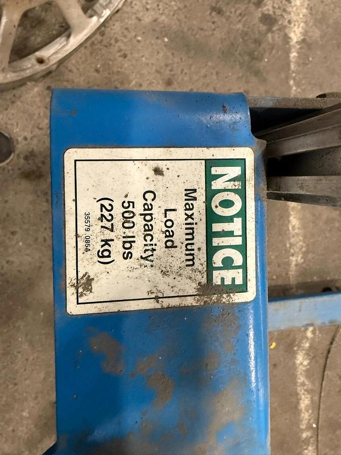 Used Genie Lift, GL-4 Heavy-Duty Aluminum Manual Lift Max 500 (MISSING CRANK LEVER)