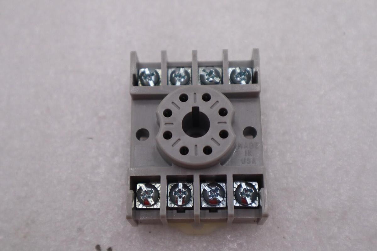 Used NEW OPEN BOX Time Mark 51012001 8-Pin Socket 600V DIN Rail Mountable STK L-321-A