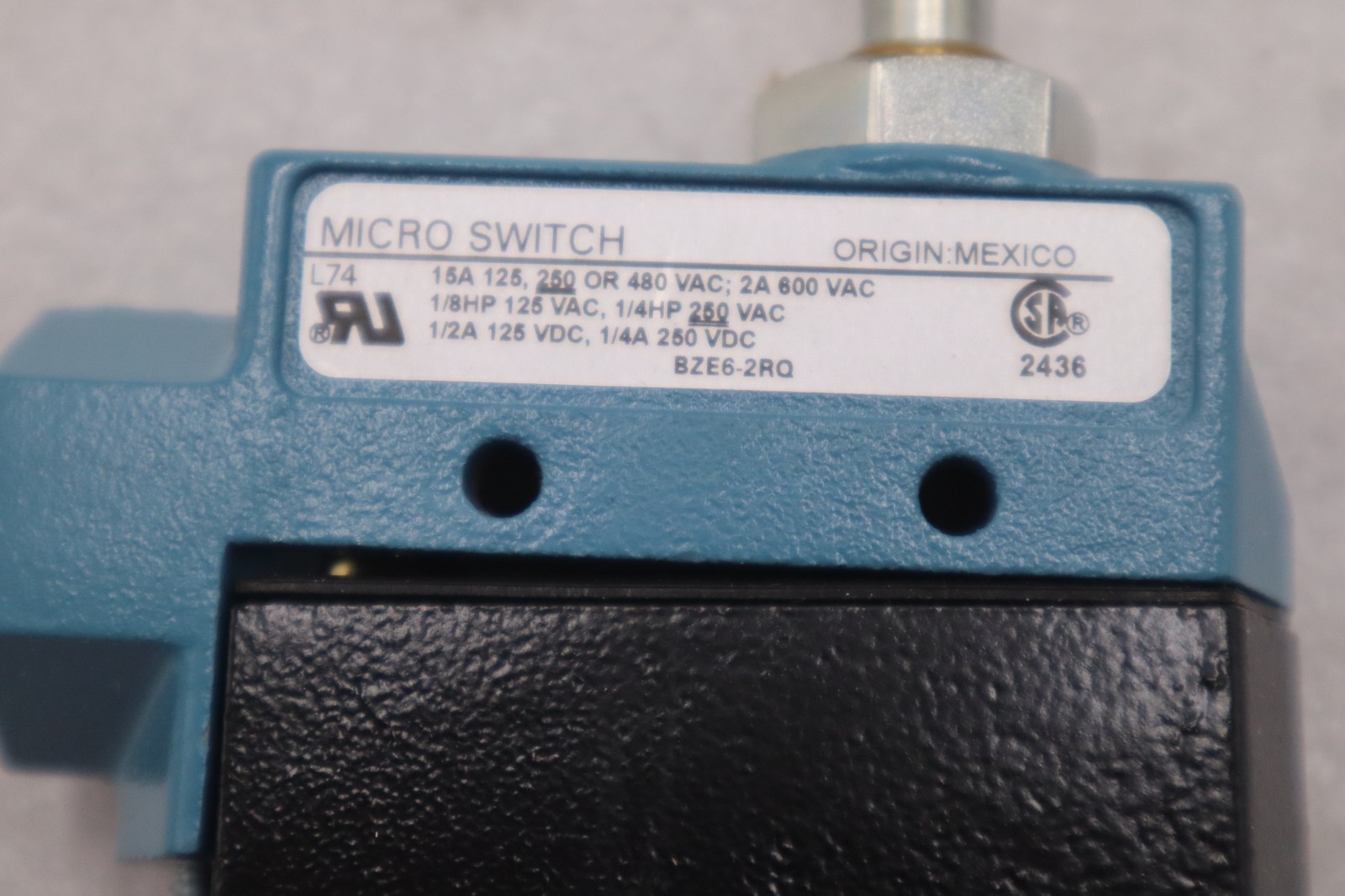 Honeywell BZE6-2RQ BZE62RQ Micro Roller Plunger Limit Switch - STOCK 1530A