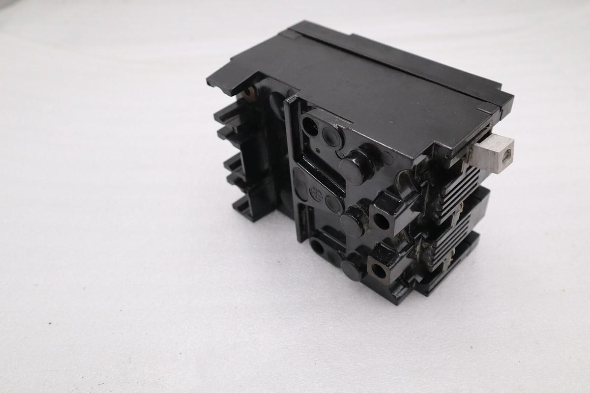 Used ITE CIRCUIT BREAKER EE3B015 15 AMP 3 POLE 240 VAC 125/250 VDC STOCK B-626