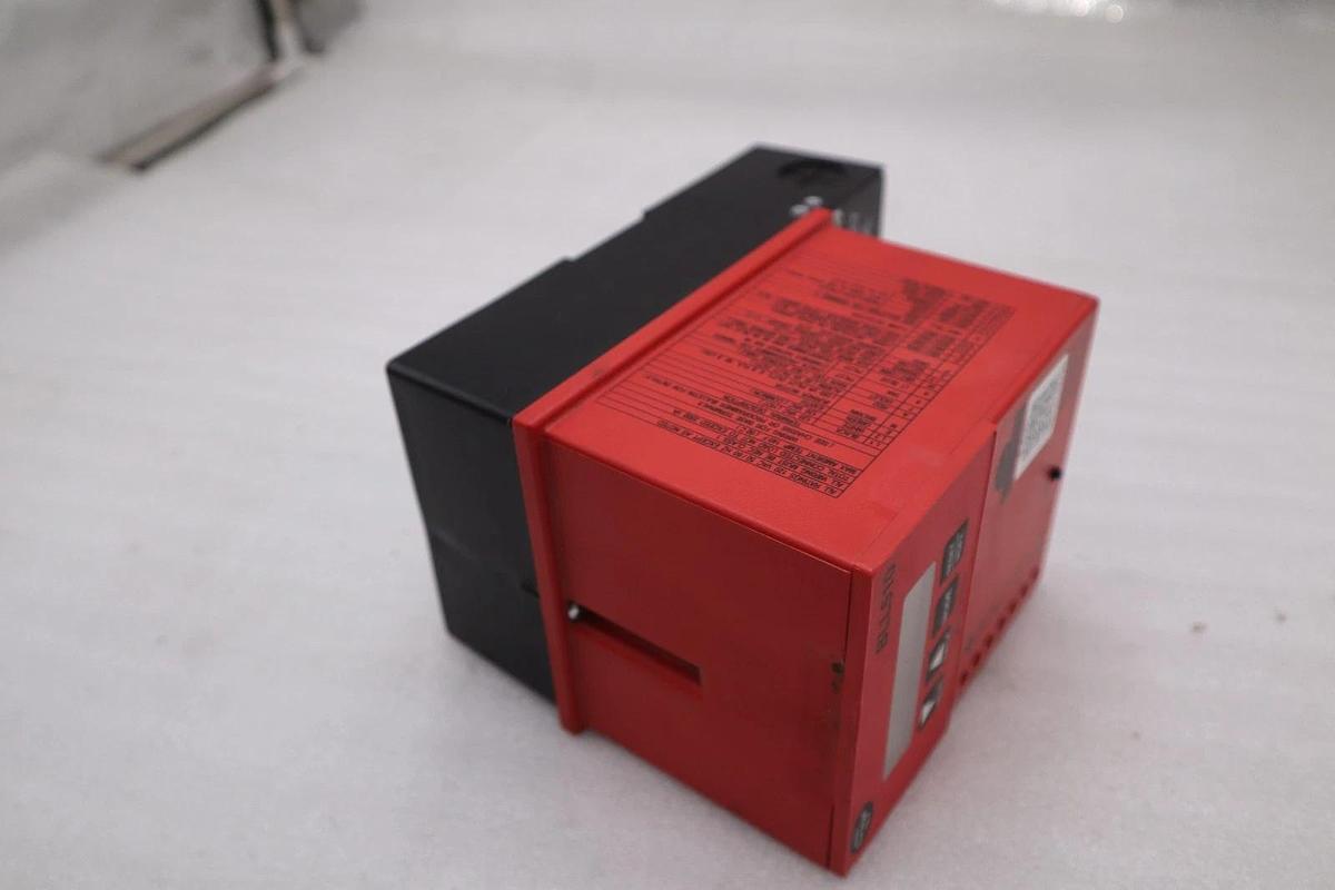 Used FIREYE YB110UV BURNERLOGIX PRIMARY SAFETY CONTROL - STOCK 3725CC