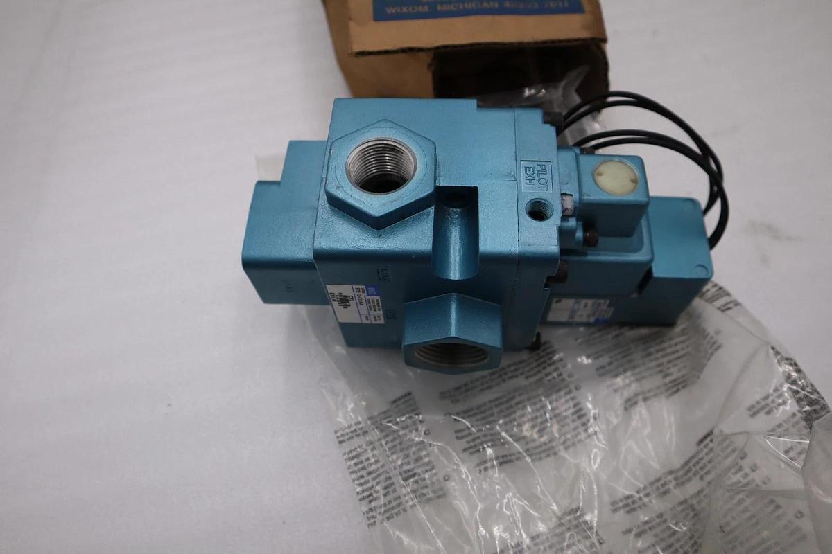 Used NEW IN BOX MAC VALVES INC 57D-12-612AA / 57D12612AA STOCK H1037