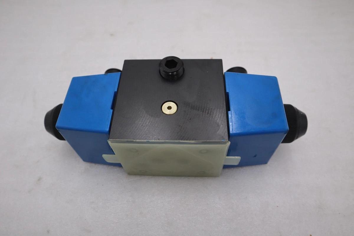 EATON/VICKERS,  DG4S4-016C-U-B-60 Hydraulic Pilot Valve NEW NO BOX STOCK GF544