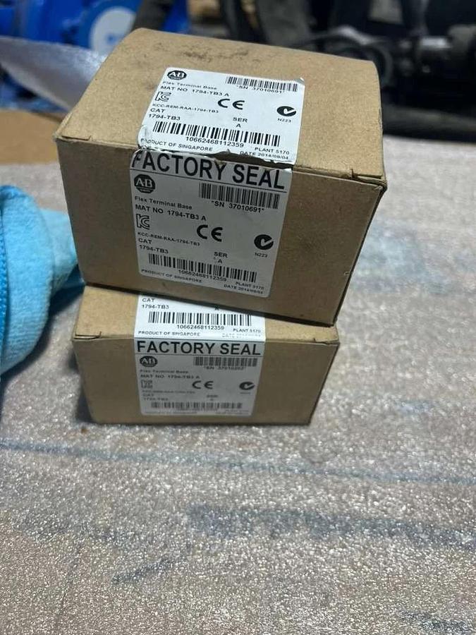 NEW OPEN BOX AB  1794-TB3 Allen Bradley Flex I/O base 1794TB3 STK L782CC