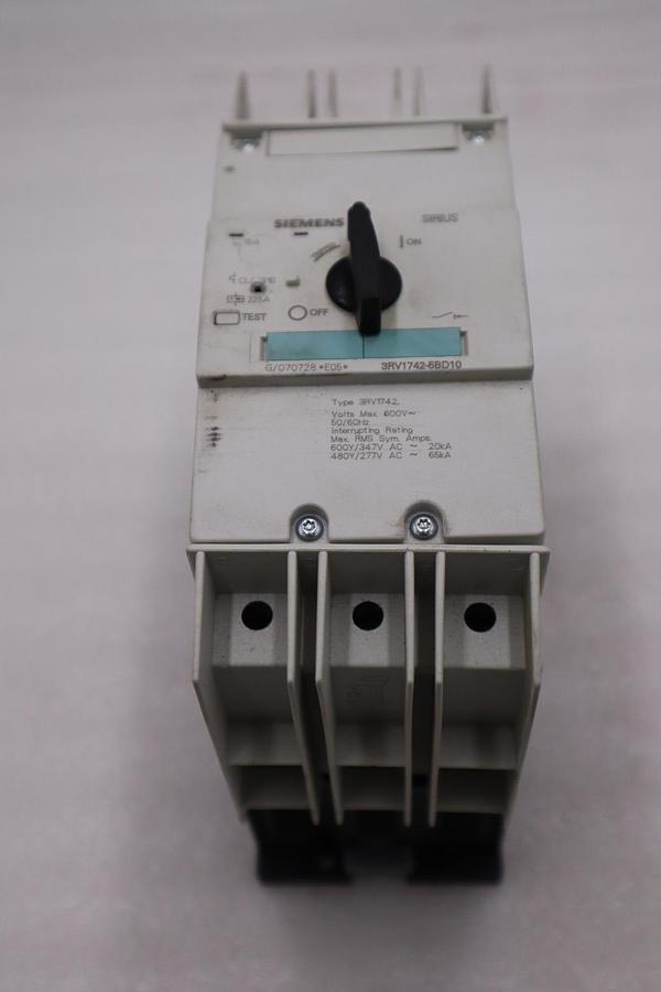 Used SIEMENS 3RV1742-5BD10  CIRCUIT BREAKER 15A STOCK H1426