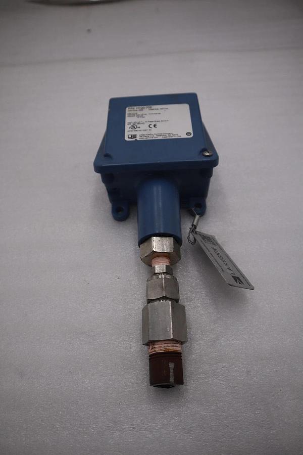 Used UNITED ELECTRIC H100-702 PRESSURE SWITCH STOCK 4435A