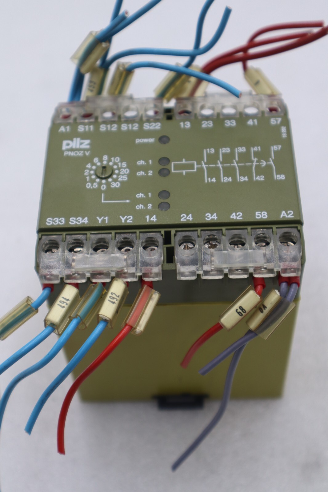 Used PILZ SAFETY RELAY 474790 PNOZ V 30S 24 V DC  PNOZV30S24VDC STOCK K-3831