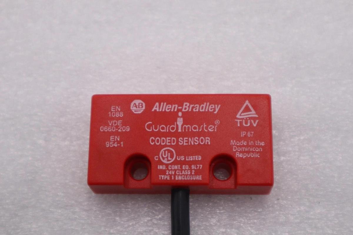 NEW OPEN BOX ALLEN BRADLEY AB 440N-Z2NRS1C GUARD MASTER STOCK L-518-C
