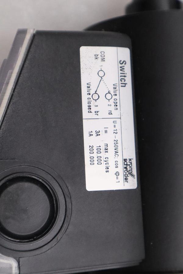 Used KROM SCHRODER VALVARIO 88004815 VAS240R/NQSR Gas Solenoid Valve STOCK H1124