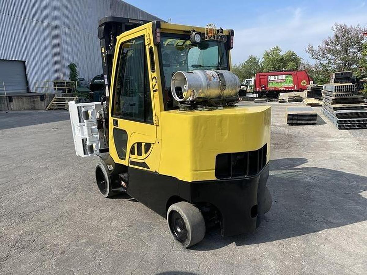 Used 12,000 POUND HYSTER MODEL S120FTPRS ENCLOSED CAB ROLL CLAMP FORKLIFT MFG. 2017