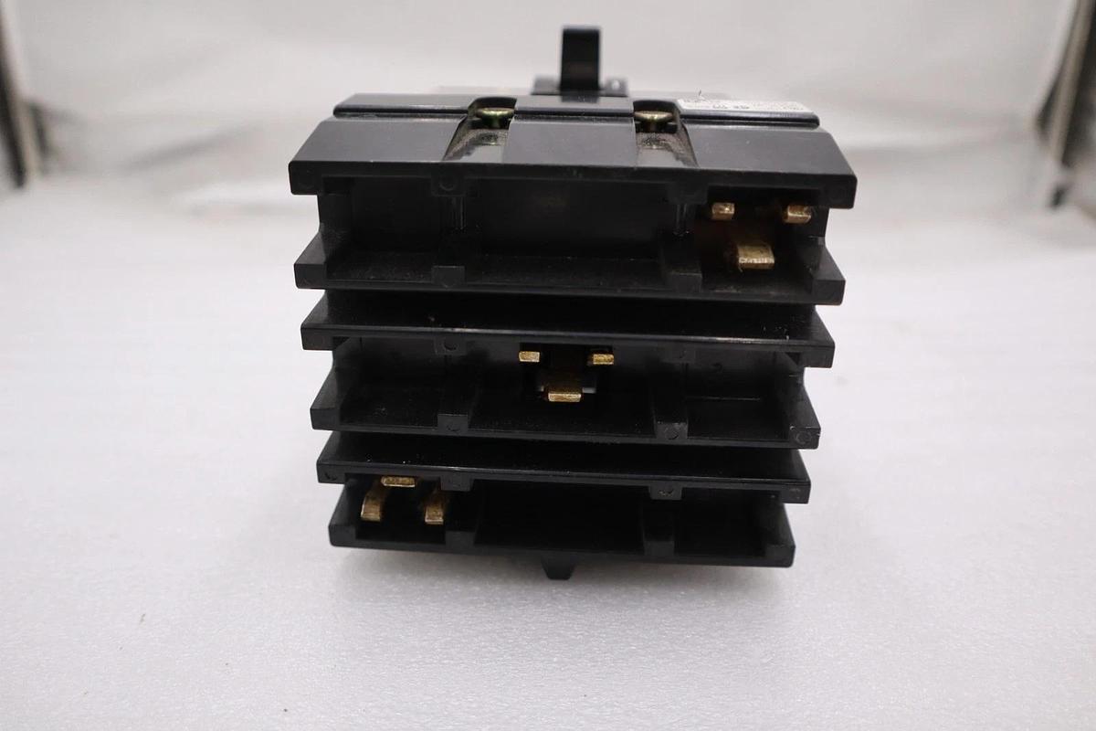 NEW OPEN BOX Square D Circuit Breaker 15A 600VAC - FH36015 STOCK H1238