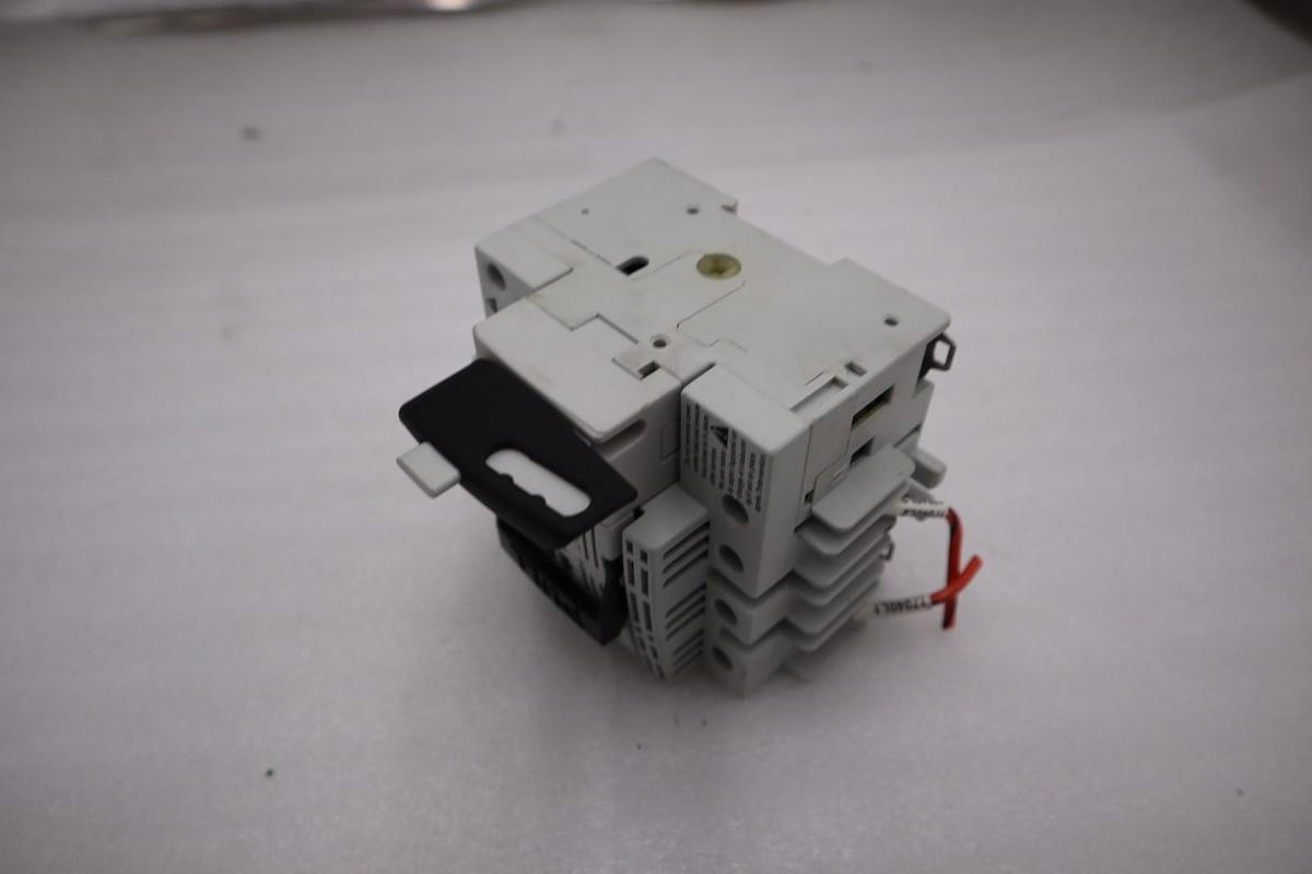 Used BUSSMANN RDF30CC-3 FUSIBLE DISCONNECT SWITCH 30A 600VAC 3PH STK H1729
