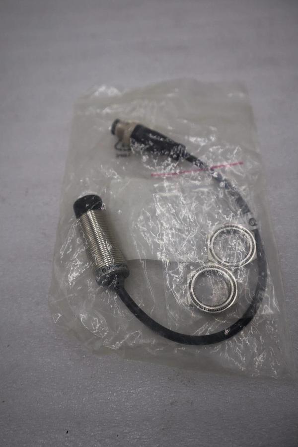 Allen Bradley 872C-NH12NP18-FD02 Inductive Proximity Sensor NEW (8 AVAILABLE)